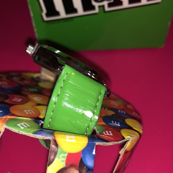 M&M’s Fun Watch Green M&M - Picture 11 of 16